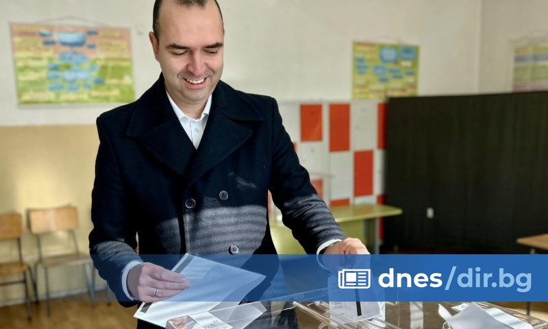 Резултатите са в съотношение 2:1 в полза на Атанасов.
Огнян Атанасов