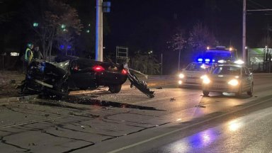 Тежка катастрофа с пиян шофьор в Пловдив: Колата е разцепена на две