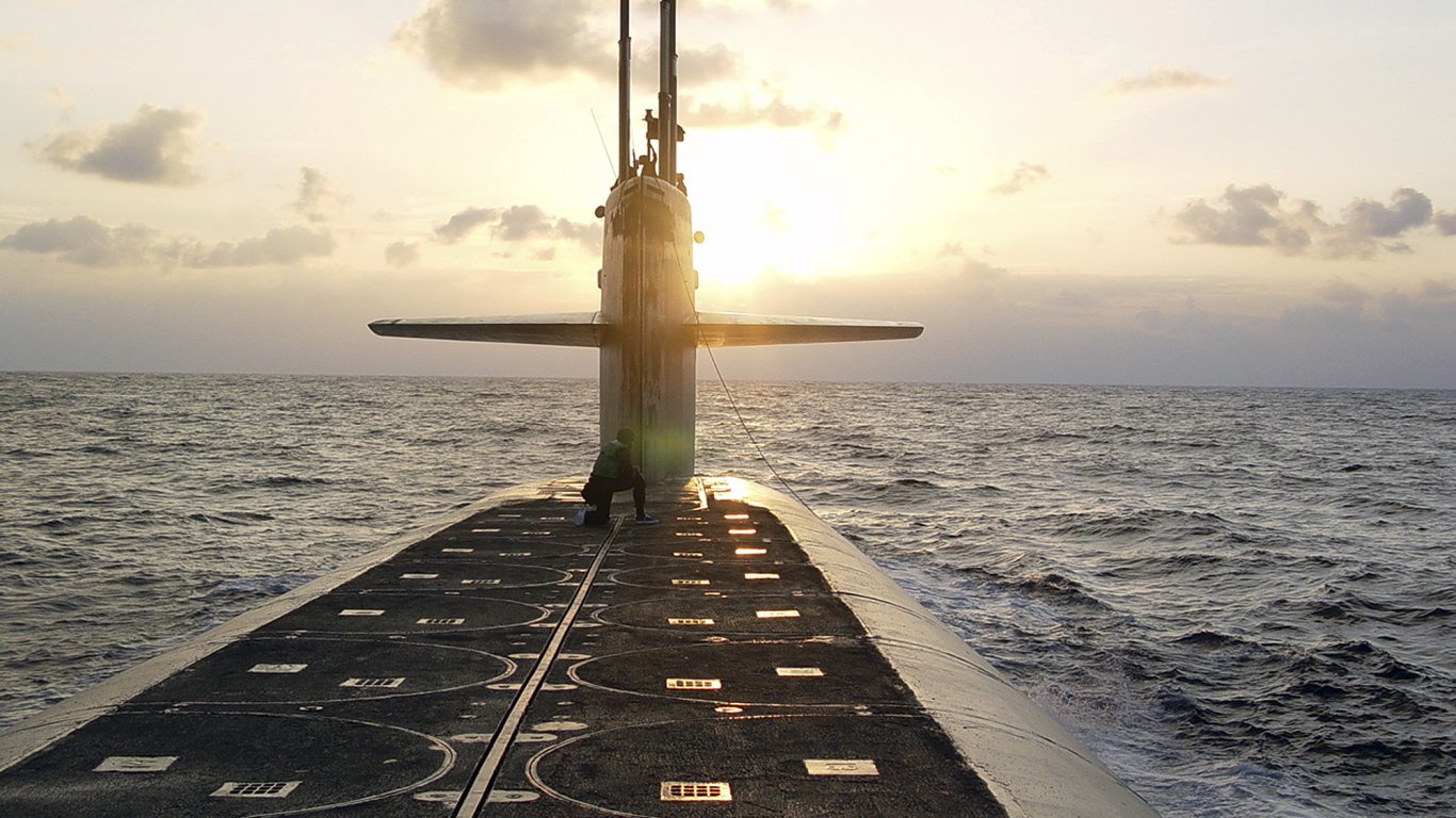САЩ праща ядрена подводница в Средиземно море, Франция - бронирани машини в Ливан