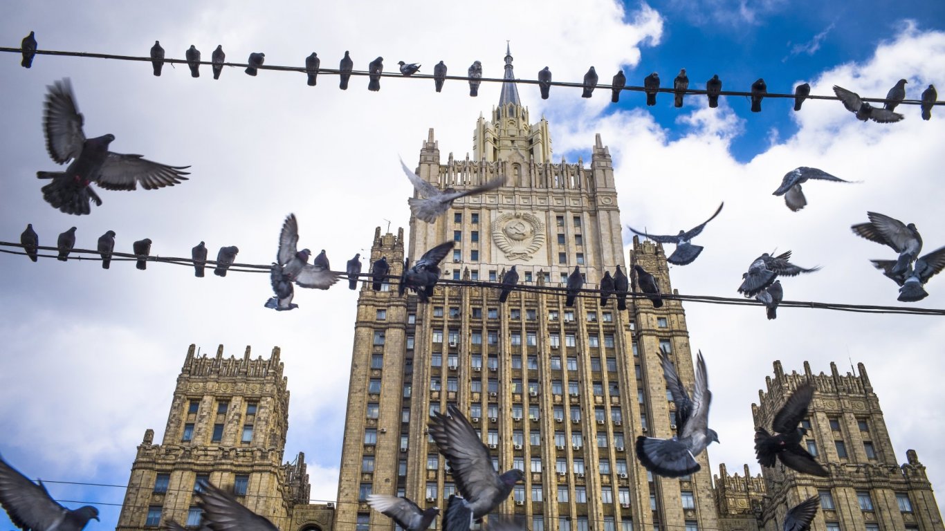 Русия се оттегли от ключов договор за европейските въоръжени сили след края на Студената война