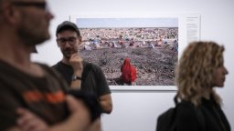 Унгария уволни директор на музей заради фотография на старчески дом за ЛГБТ хора във Филипините