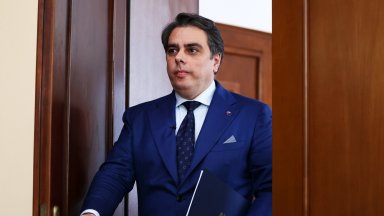 Асен Василев: Няма хипотеза, в която ГЕРБ могат да излъчат друг премиер, а не Мария Габриел