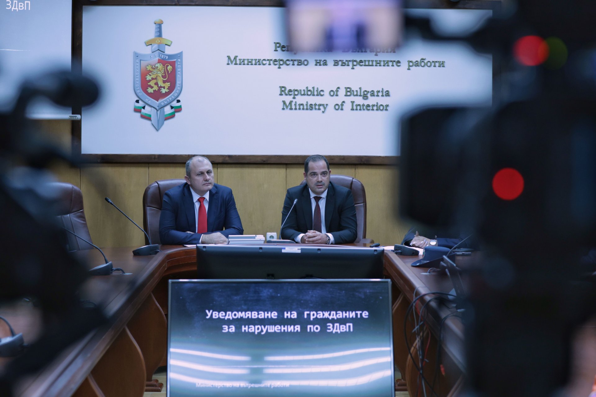 На снимката (от ляво надясно): заместник-министърът на електронното управление Валентин Мундров, министърът на вътрешните работи Калин Стоянов