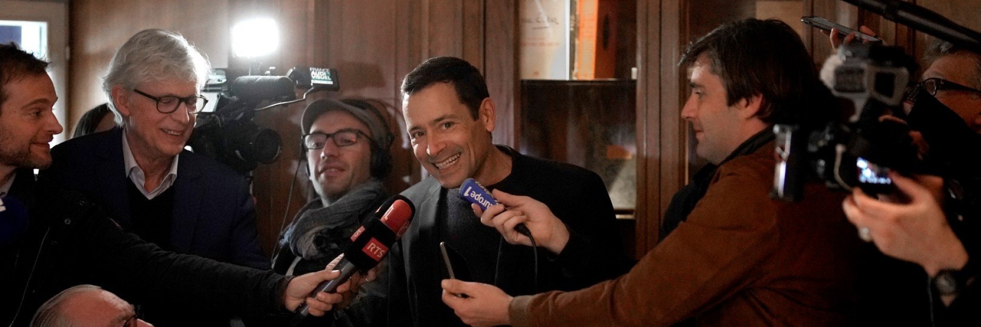 Жан-Батист Андреа е носителят на "Гонкур", Ан Скот грбна приза "Ренодо"