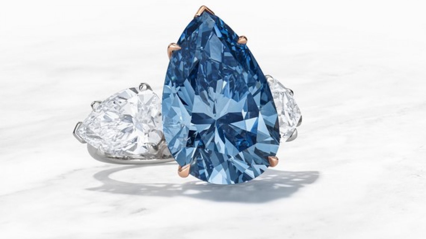 Продадоха най-големият наситеносин диамант за почти 44 млн. долара
