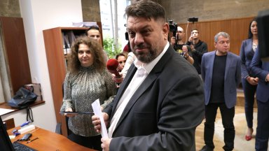 Внесен е вторият вот на недоверие срещу кабинета "Денков"