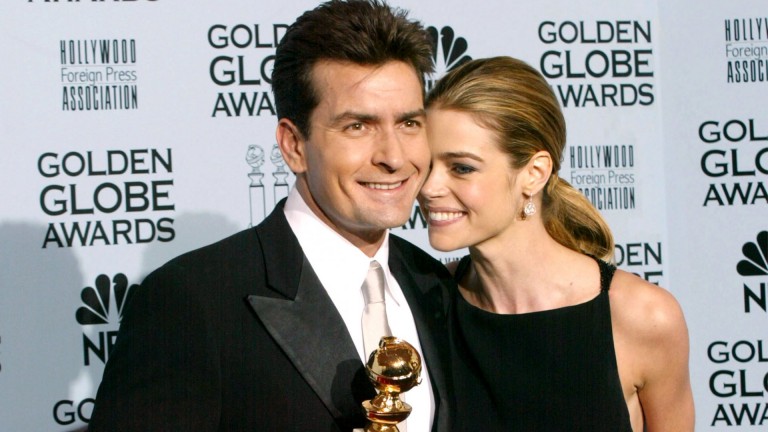 Любов, прошка и бурни раздели: Историята на Дениз Ричардс и Чарли Шийн