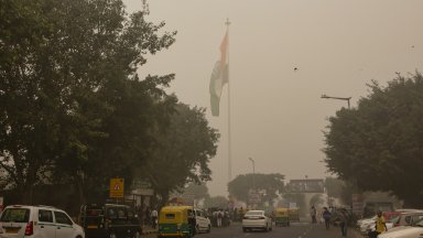 Индийски учени ще прочистват токсичния въздух в Делхи със "засяване на облаци"