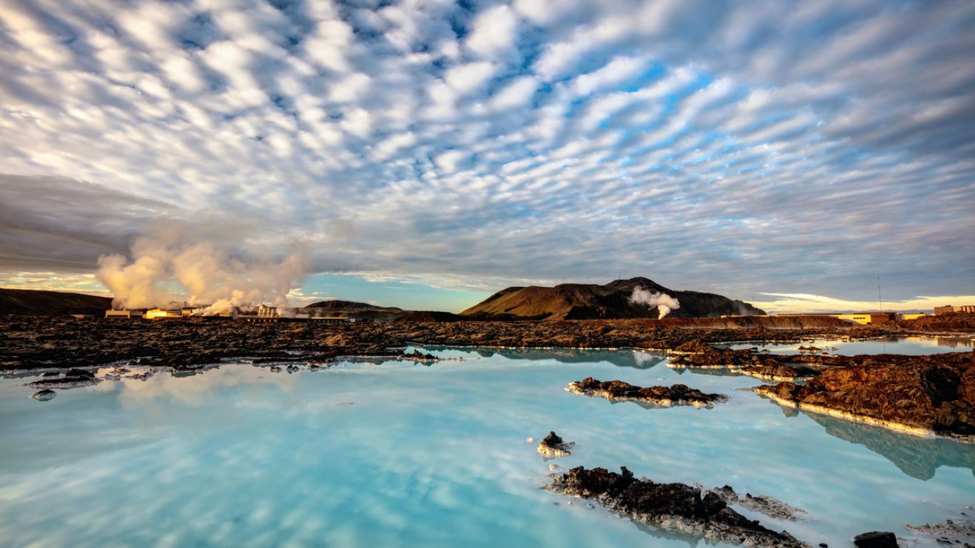 Затвориха за посетители Синята лагуна в Исландия заради заплаха от вулканична активност