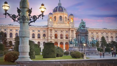 Модернистичен фонтан предизвиква недоумение във Виена