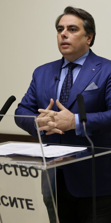 Бюджет 2024: Дефицит 3%, минимална заплата от 933 лв., 11% ръст на пенсиите