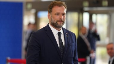 Хърватските власти съобщиха че министърът е изпреварвал камион при лоши