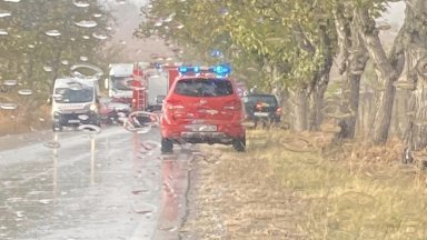 Трима загинаха, а други двама са тежко ранени при катастрофа на пътя Ловеч – Плевен (снимки)