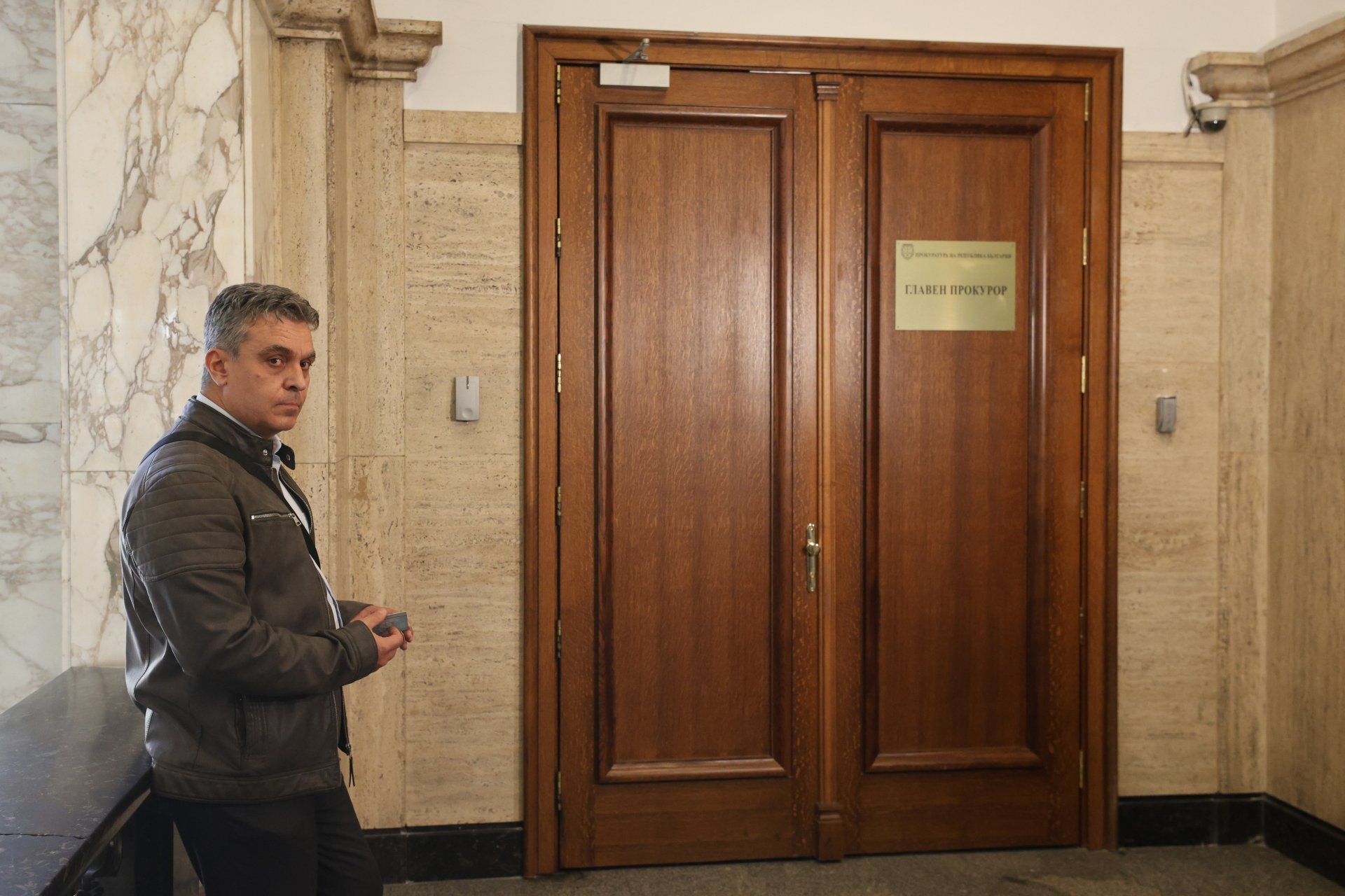  В Съдебната палата се провежда среща между и.д. главен прокурор Борислав Сарафов и прокурор Йордан Кожухаров (на снимката)