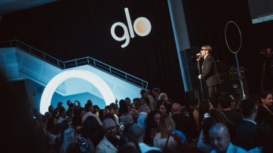 Бляскаво парти беляза една година glo™ в България