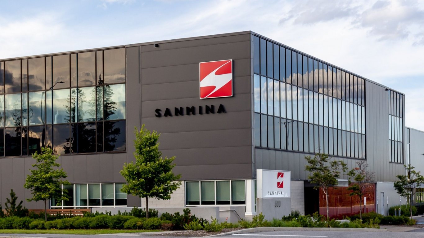 Американската компания Sanmina затваря завода си край Пловдив с масови съкращения 