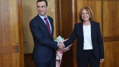 Тя самата е работила два мандата без мнозинство на групата