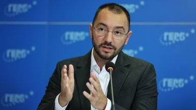 Късане на ризи без политически акт това видяхме от