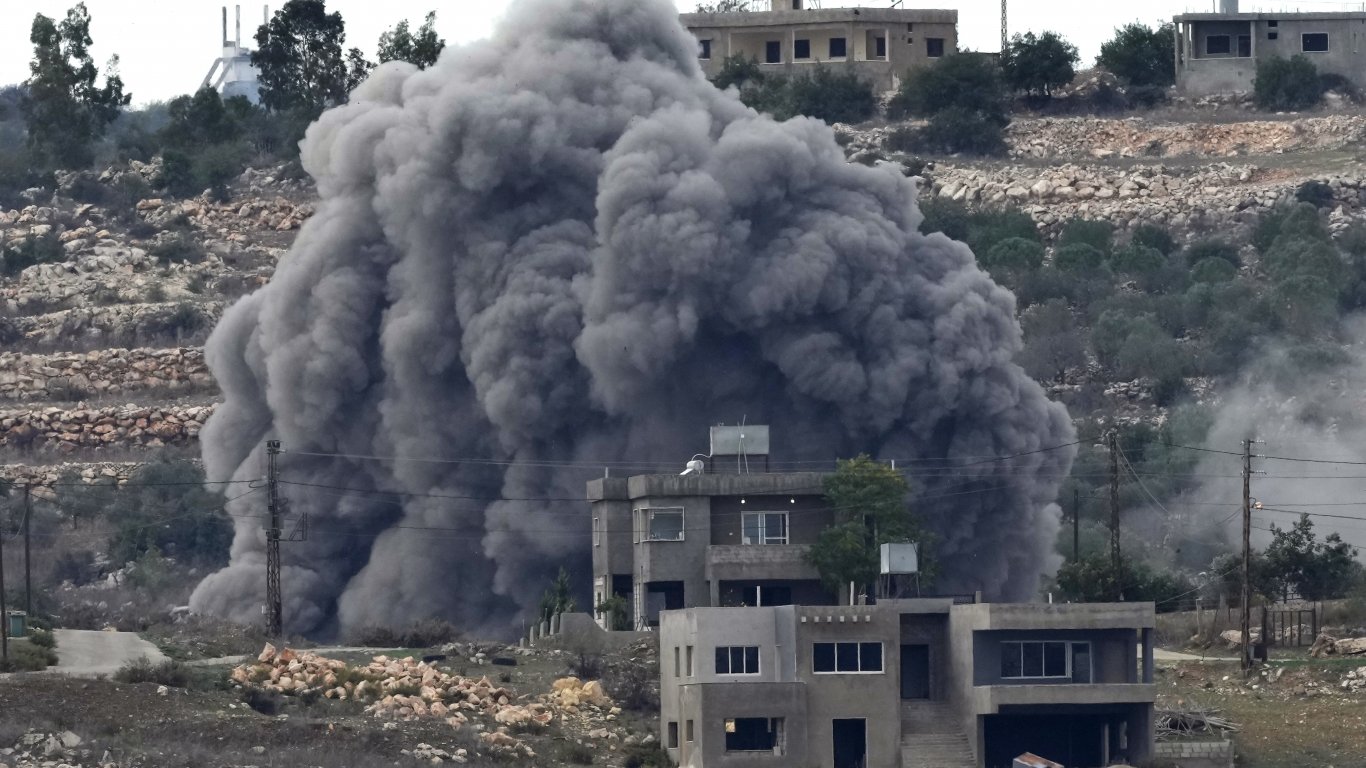 Израел отвърна на обстрел от Ливан и Сирия, бомбардирани са военни обекти и инфраструктура