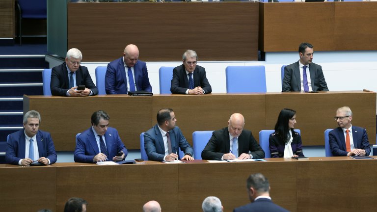"Тренд": 71% не са доволни от работата на кабинета "Денков", 20% го подкрепят