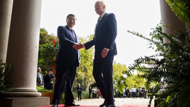 Той е диктатор в смисъл че управлява държава която е