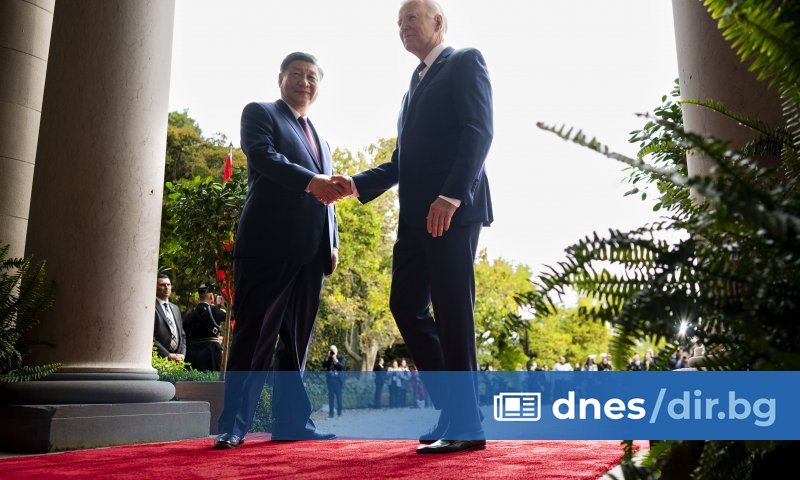 Той е диктатор в смисъл, че управлява държава, която е