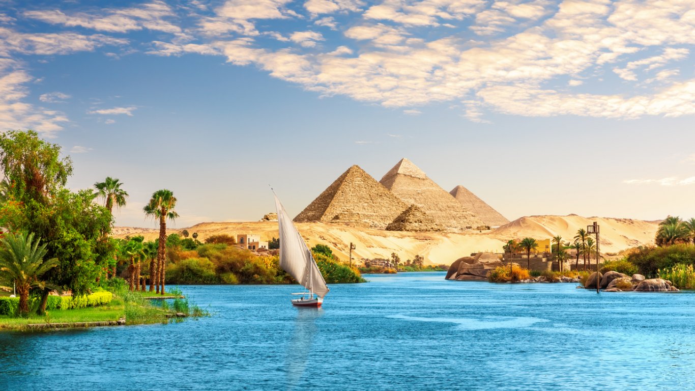 Река Нил "потече" отново край египетските пирамиди 
