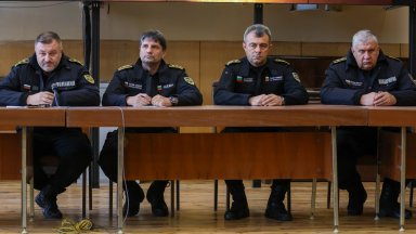 Погромите бяха проявени от фенове на футболни агитки които се