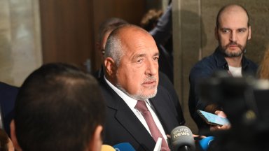 Пред журналисти в кулоарите на парламента лидерът на ГЕРБ отново