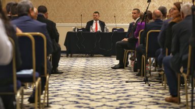 Господин Доган има грип и си е вкъщи Той е