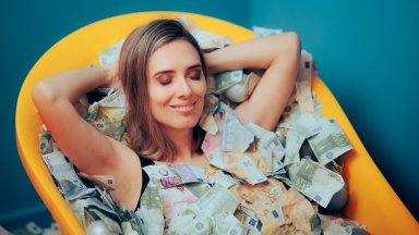 "Богатите пазаруват само на промоция": Девет полезни навици за парите ви