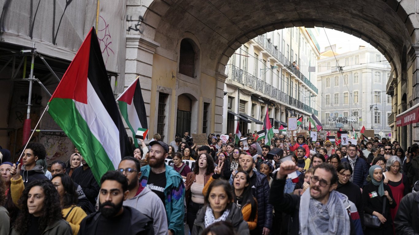 Протестиращи в Лисабон в защита на Палестина 