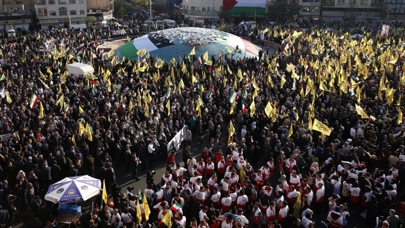 На протеста в Иран запалиха израелското знаме