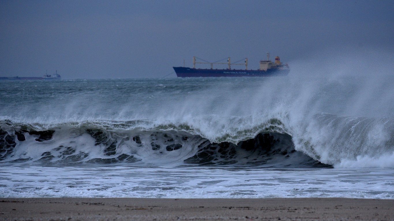 Високи приливни вълни по Южното черноморие