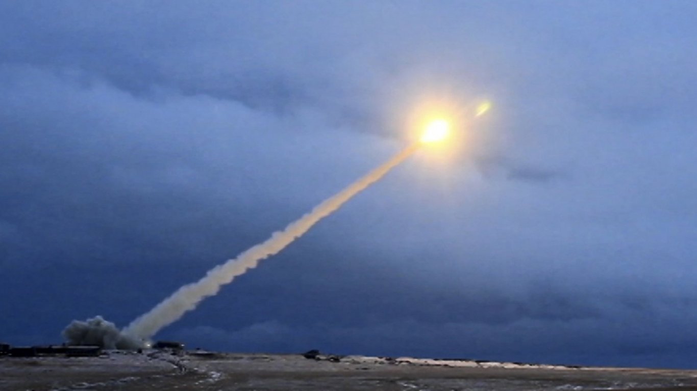 Русия успешно тества междуконтинентална балистична ракета на полигона Капустин Яр (видео)