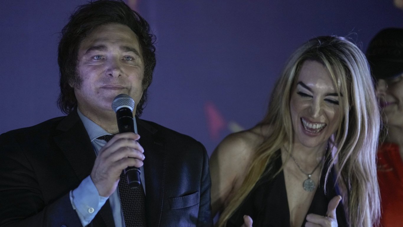 Ултралибералният Хавиер Милей спечели изборите и обеща край на упадъка в Аржентина 