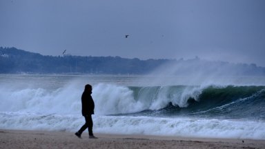 Капитанът на плаващия под турски флаг Кафкаметлер е съобщил вчера
