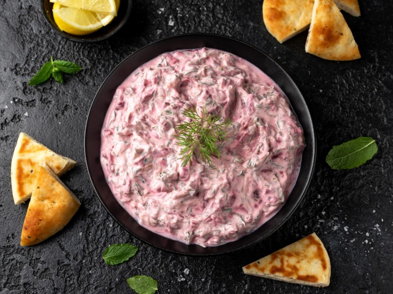 Дзадзики с цвекло