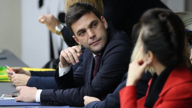 По никакъв начин не съм бил въвлечен в отписването на