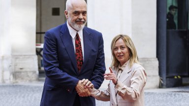 Пет години по късно Рама направи обратен завой Сега Албания е