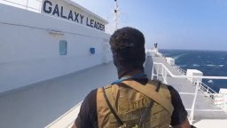Иран преговаря с хусите за похитения кораб "Галакси лийдър" с българи на борда