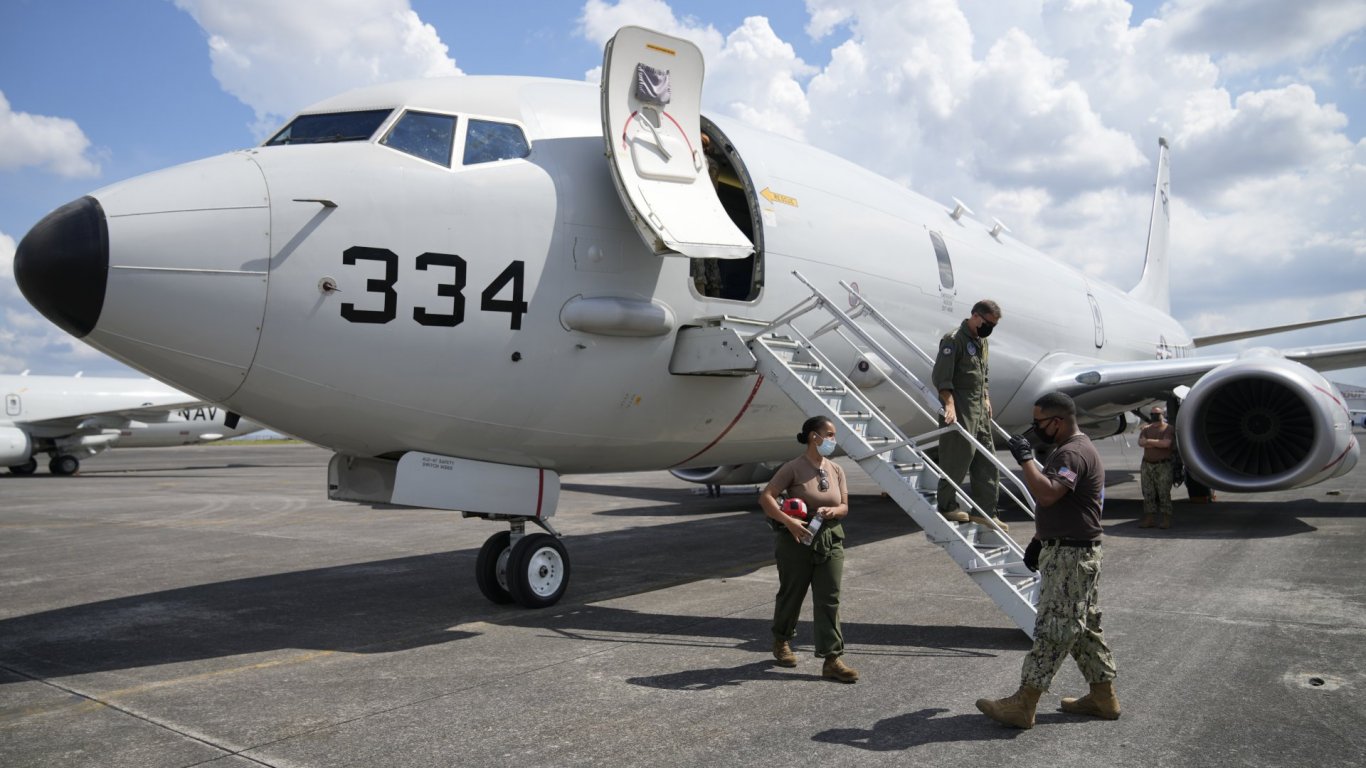Американски военен самолет пропусна пистата и падна край Хавайските острови