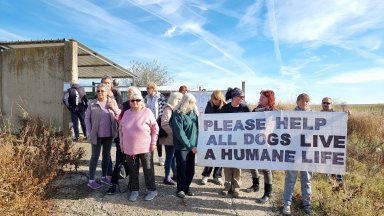 Протест пред приют за кучета, обявен за концлагер (снимки)