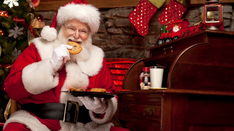 Коледна мистерия: Защо се оставят прясно мляко и бисквити на Дядо Коледа