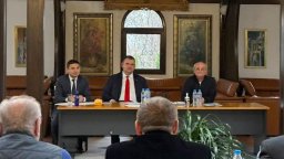 Доган ръководи от Сарая първото заседание на ръководството след завръщането си (видео)