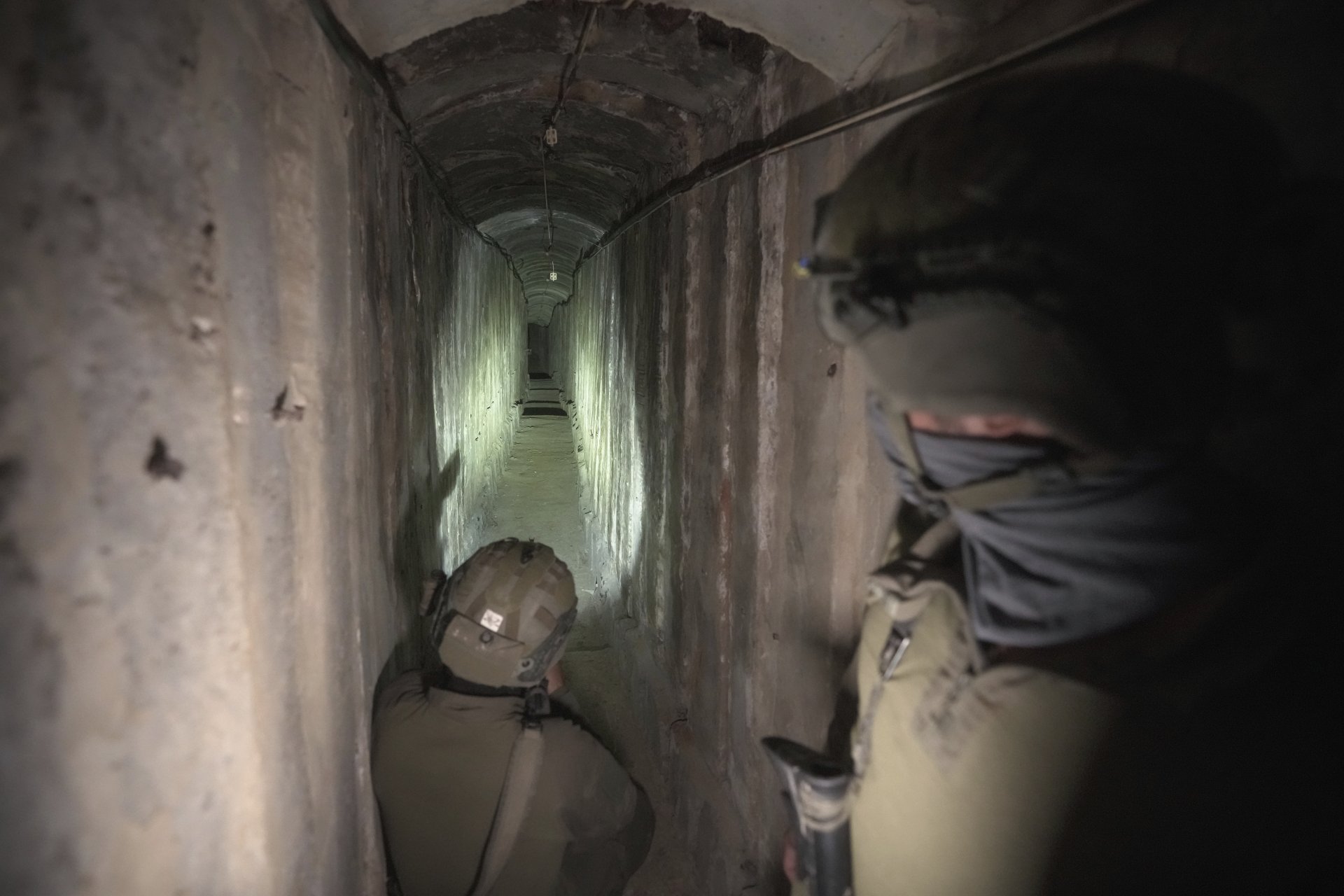 Израел показа на група чуждестранни журналисти скривалище на „Хамас“ под болницата „Аш Шифа“ в Газа