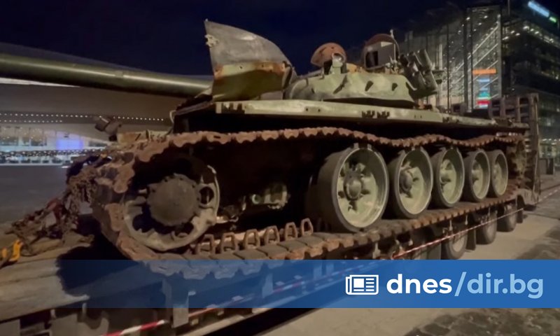 Изгорелият танк Т-72Б3 е бил изложен на показ в събота