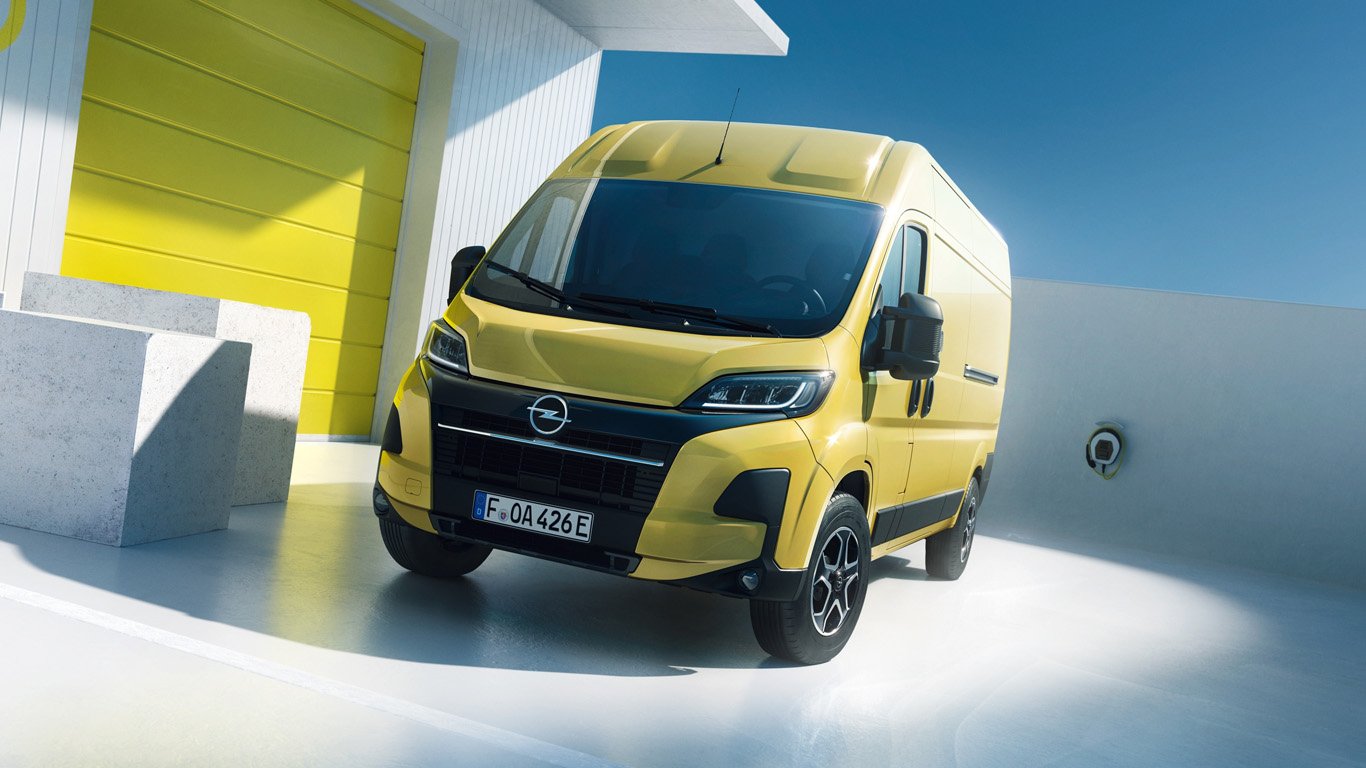 Новият Opel Movano с батерия от 110 кВтч изминава 420 км на ток