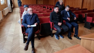 По рано днес в хода на заседанието прекратяване на делото и