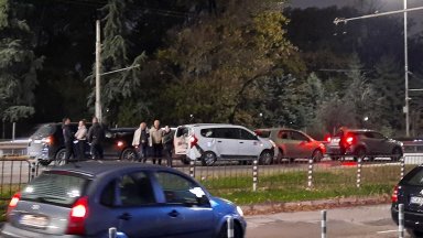 Верижна катастрофа затрудни движението по бул. „Цариградско шосе“ в четвъртък вечер
